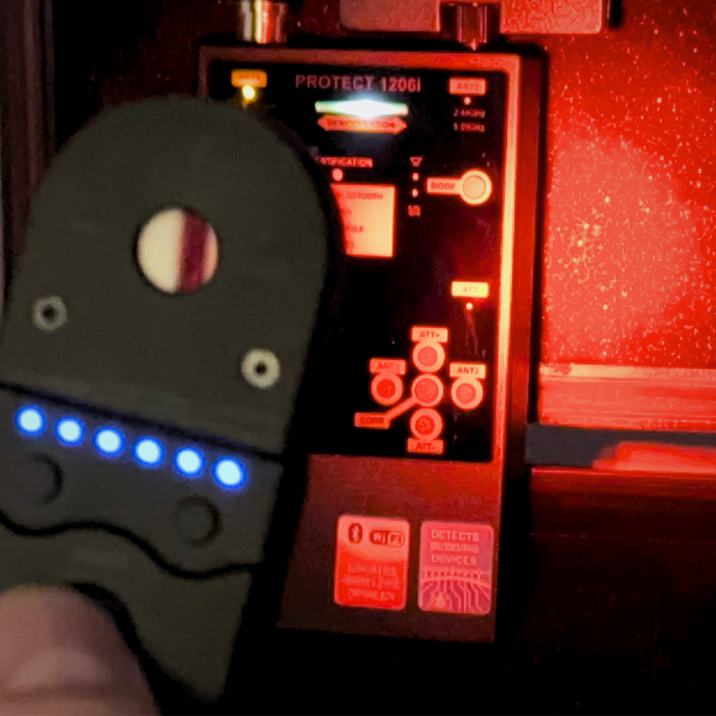 DD1206 Elite – Extended‑Range RF & Hidden Camera Detection Kit