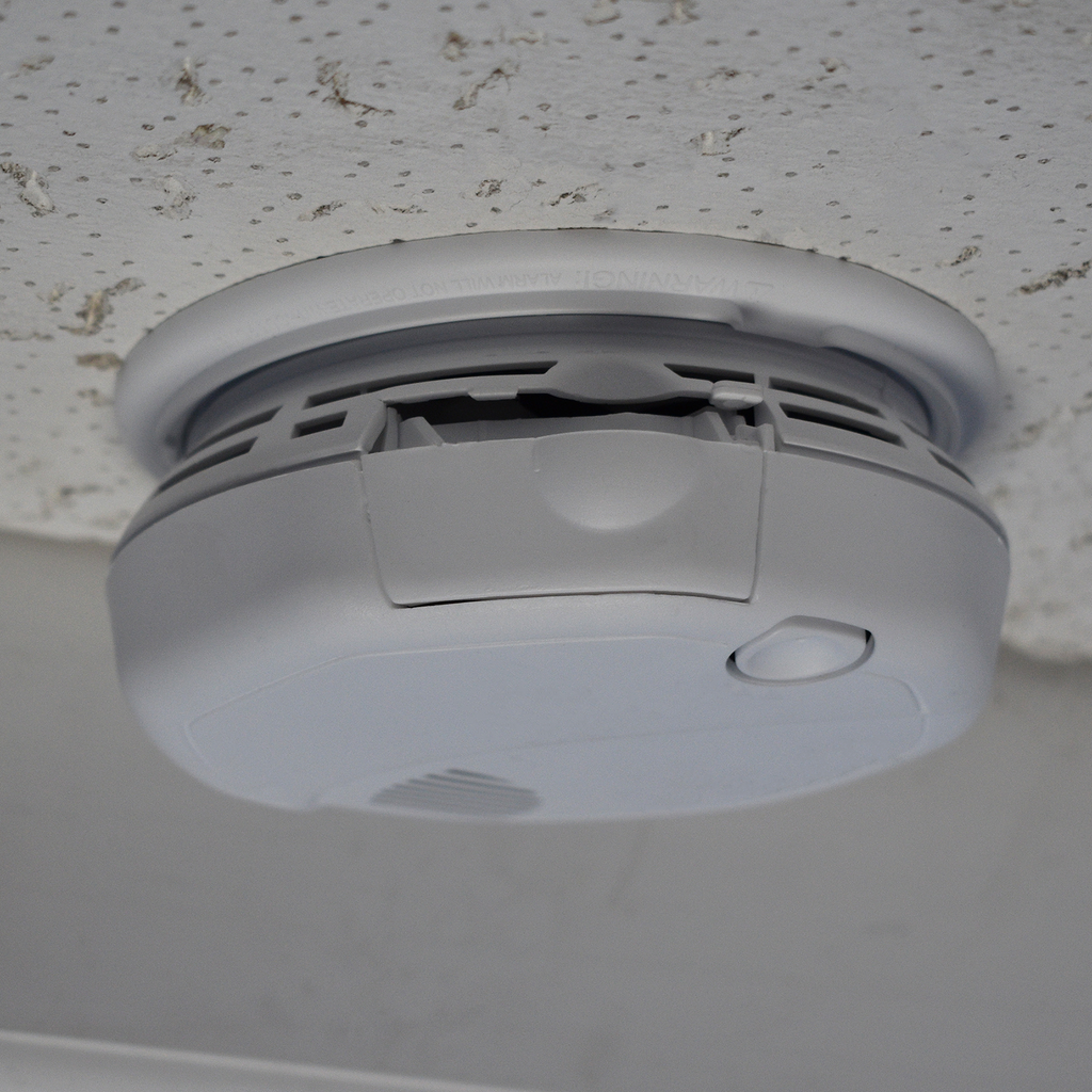 4G smoke detector hidden camera with 4K streaming - angle view