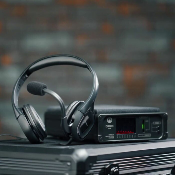 DRUID D-06 Sitting on the Case With 1 Pair of Headphones
